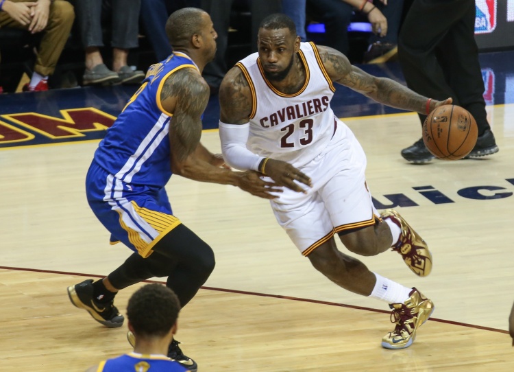 埃澤利：15年總決賽歐文樂福受傷很不幸 我們好不容易才贏詹姆斯