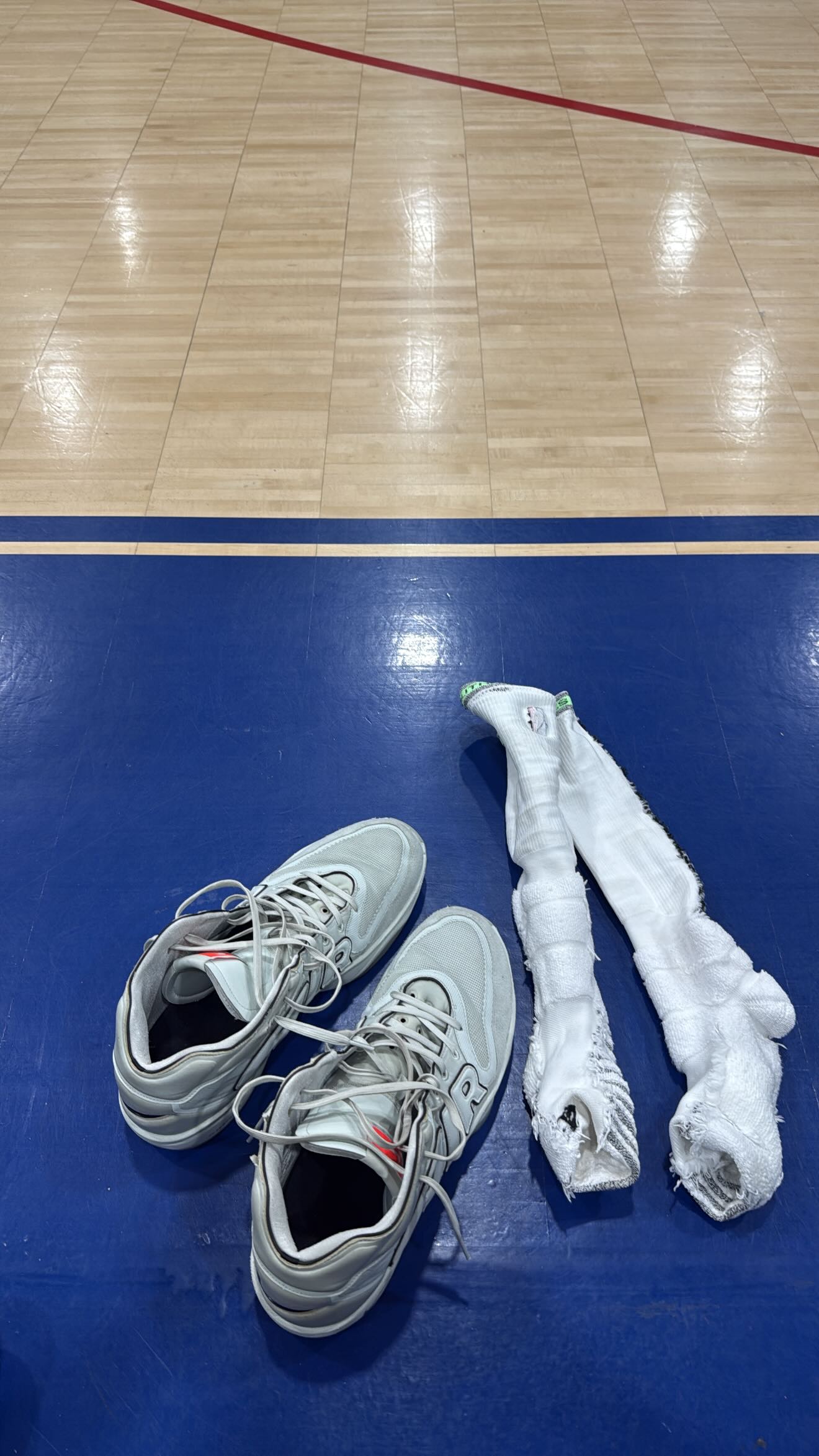 ??休賽期冠軍他來了！本西時(shí)隔一周更新動態(tài) 曬訓(xùn)練鞋&訓(xùn)練襪！