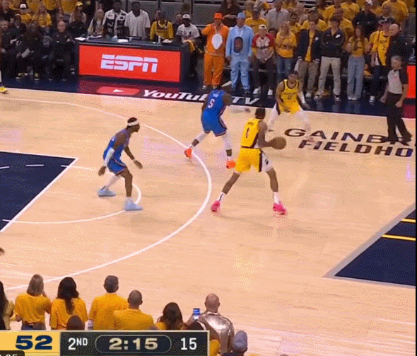 你干嘛！哎呦~??多特繞掩護夸張起飛！摔了3米遠！