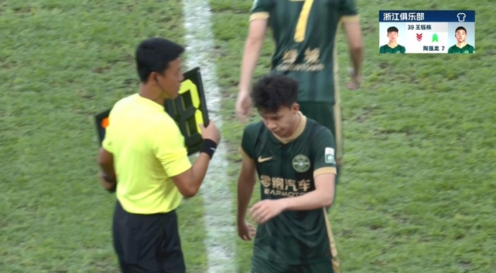 第73分鐘，浙江隊(duì)換人，首發(fā)出場(chǎng)74分鐘的王鈺棟被陶強(qiáng)龍?zhí)鎿Q下場(chǎng)