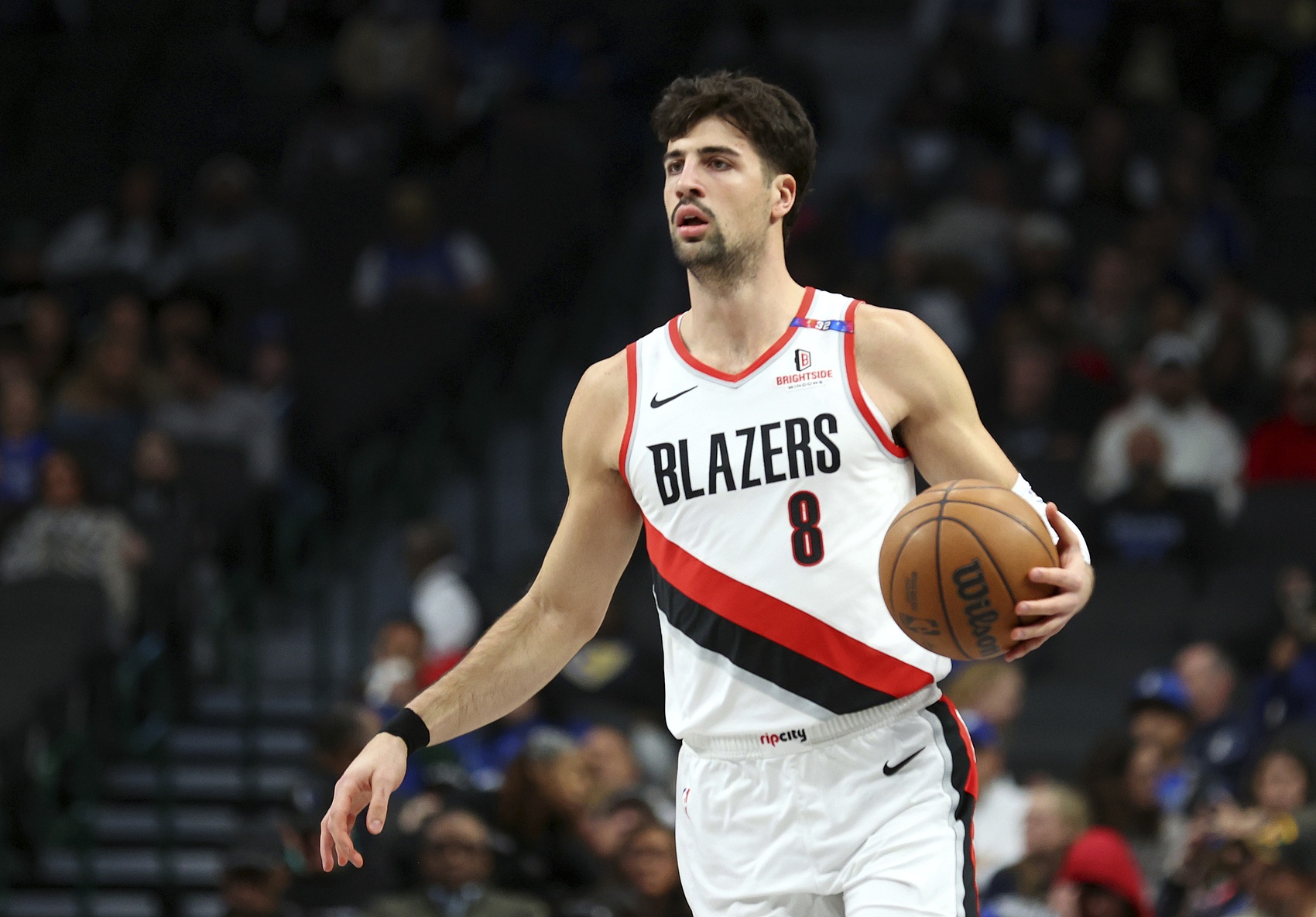 本季場均16.9分7.3板&未來3年均薪1313萬 美記：灰熊有意阿夫迪亞