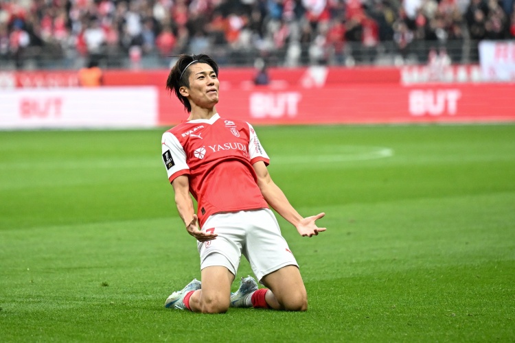 人帥球還踢得好！中村敬斗發(fā)個人寫真，并表示下賽季進球數(shù)超10個