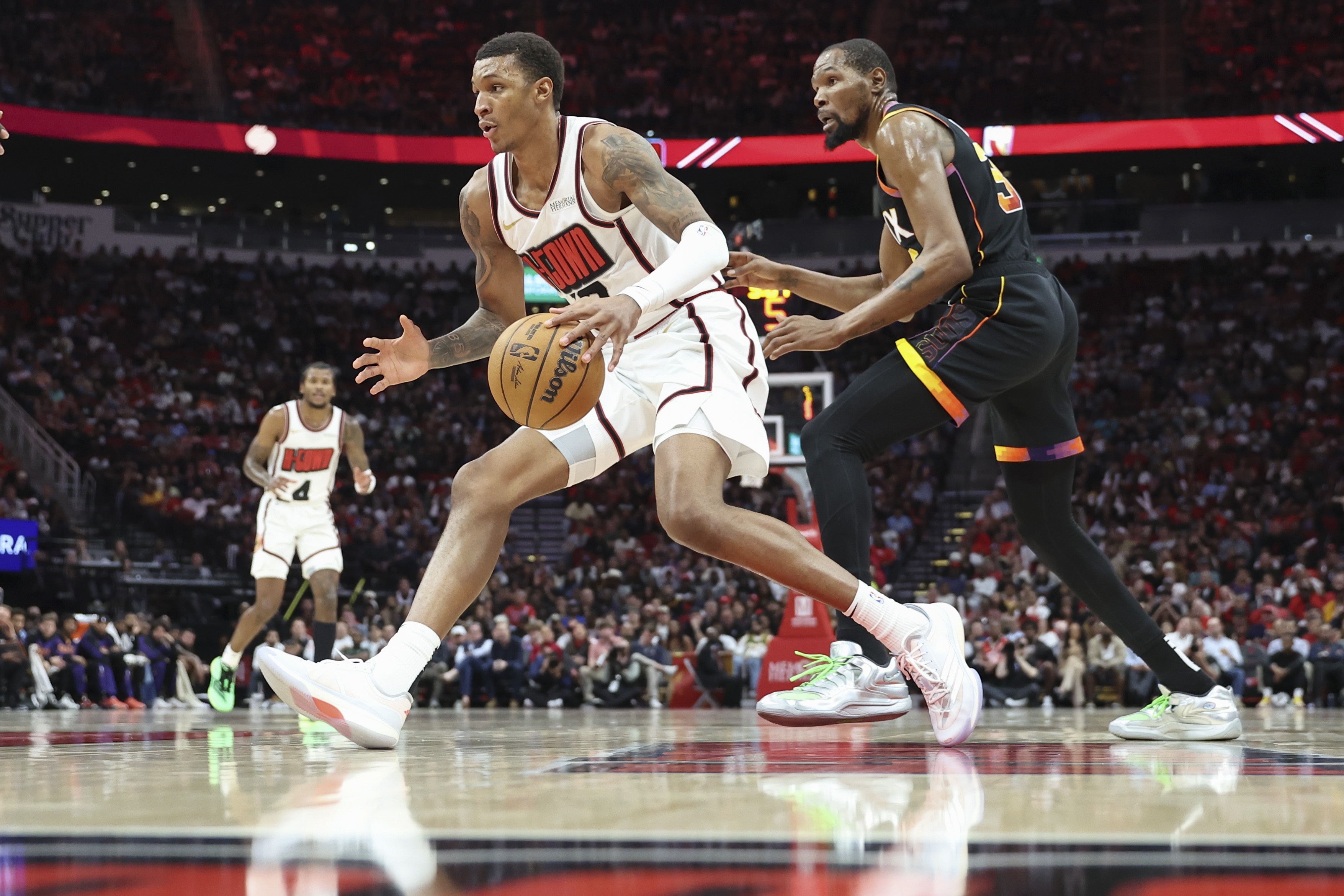 美記：關(guān)于將杜蘭特送到火箭的交易討論 太陽始終是更積極的一方