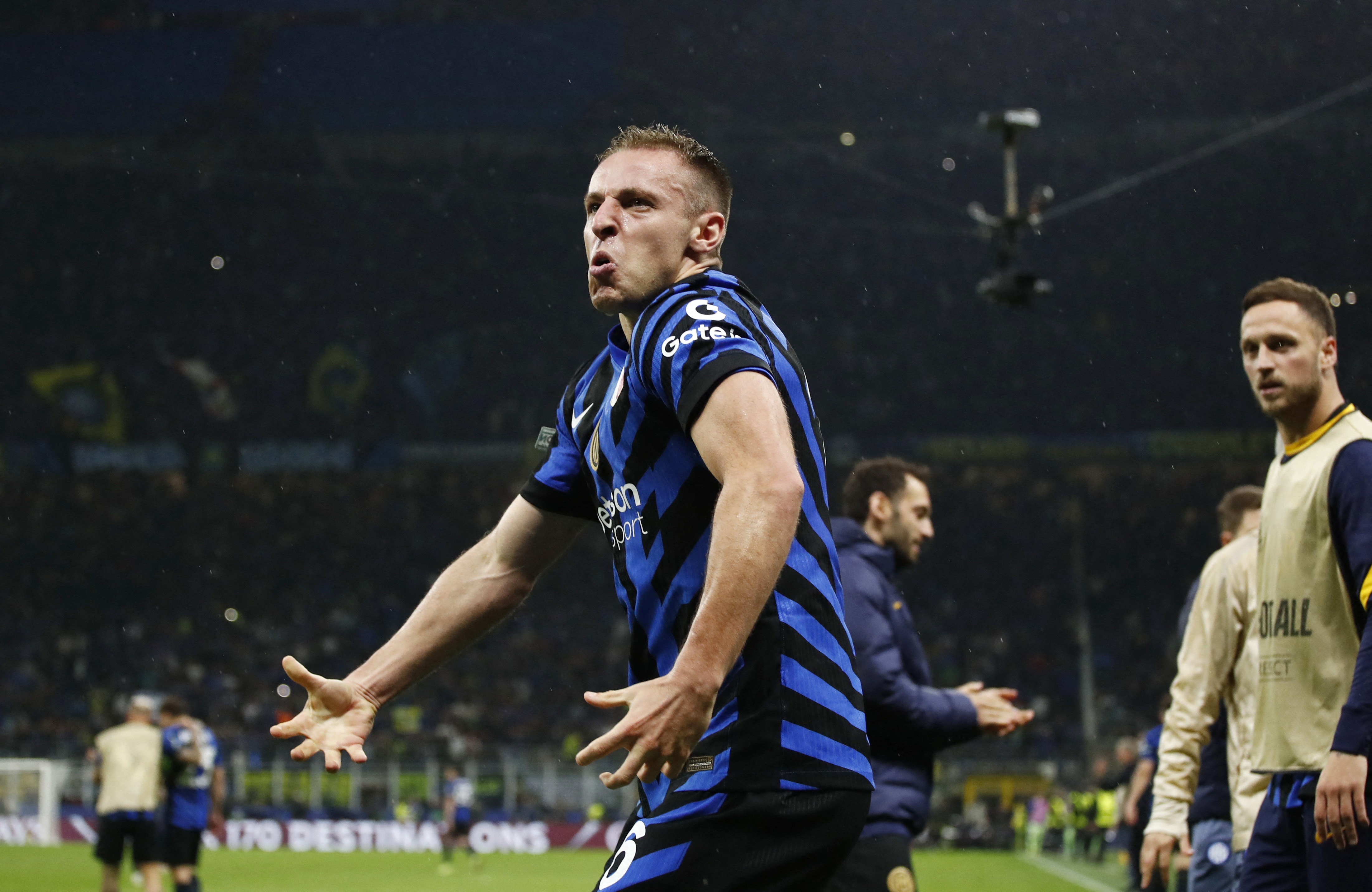 天空體育：弗拉泰西想離隊(duì)，國(guó)米要求至少3500萬(wàn)歐的轉(zhuǎn)會(huì)費(fèi)