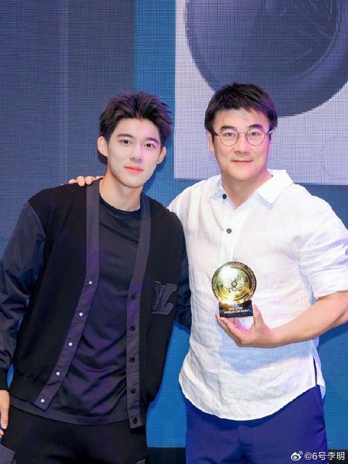 李明：李嗣镕隨津門(mén)虎訓(xùn)練體驗(yàn)?zāi)芊襁m合中超，不排除未來(lái)回國(guó)效力