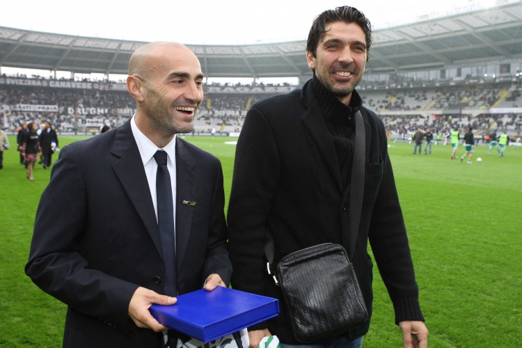 意媒：布馮堅(jiān)決反對(duì)請(qǐng)回曼奇尼，所以意足協(xié)才請(qǐng)了加圖索