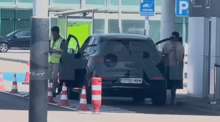 每體獨(dú)家：德科在巴塞羅那機(jī)場搭乘飛機(jī)，前往畢爾巴鄂與尼科會面