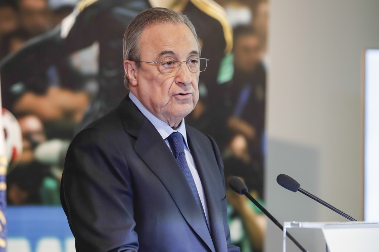 皇馬備戰(zhàn)世俱杯首戰(zhàn)，弗洛倫蒂諾到訓(xùn)練場觀看球員訓(xùn)練