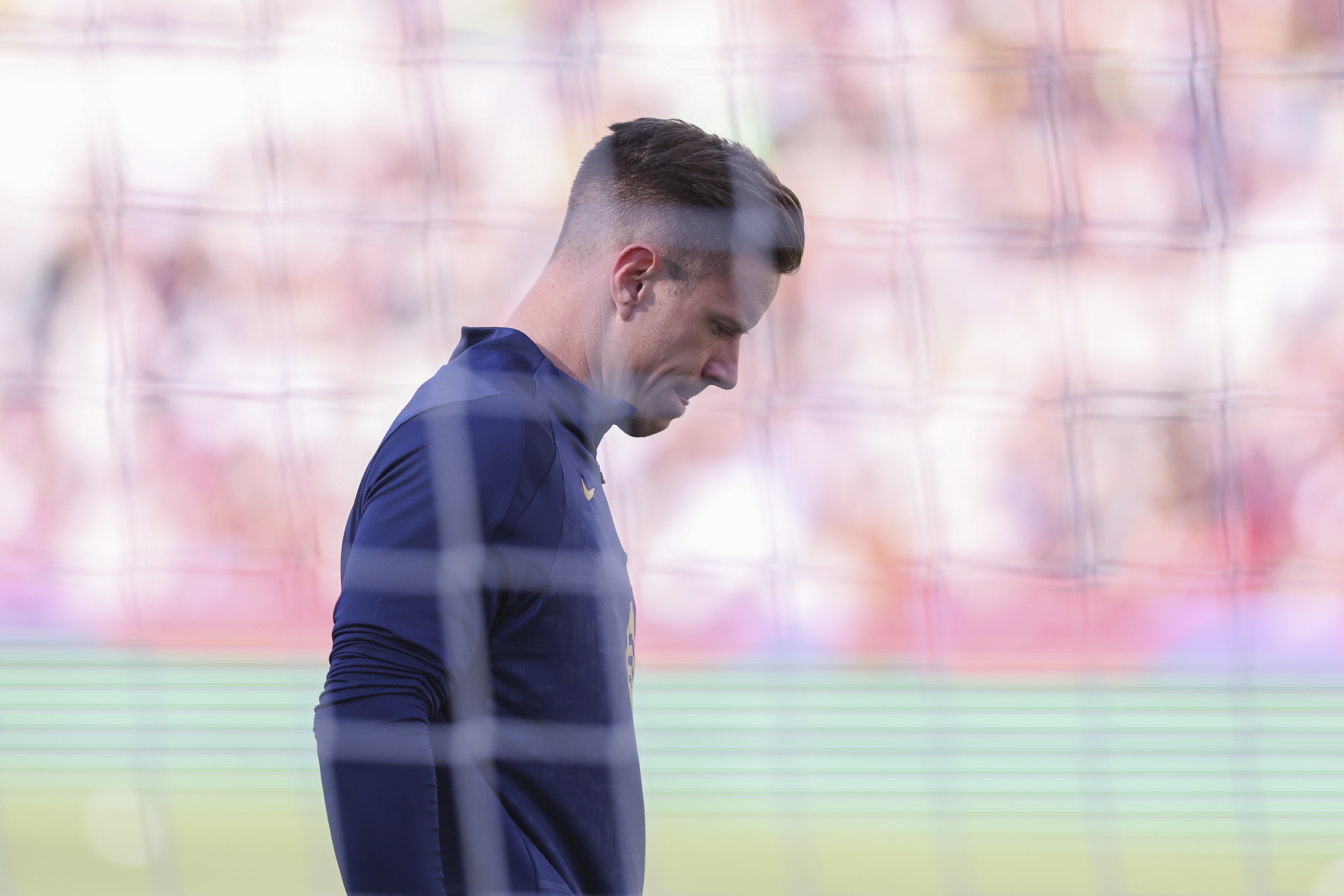 不打算離開(kāi)！世體：特爾施特根有信心爭(zhēng)奪一門(mén)，他決心留在巴薩