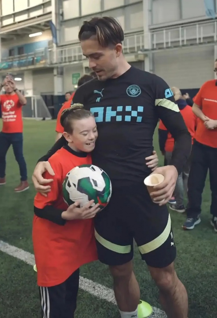 大暖男！太陽報(bào)：格拉利什過去5年秘密捐贈(zèng)數(shù)萬英鎊資助困難人群