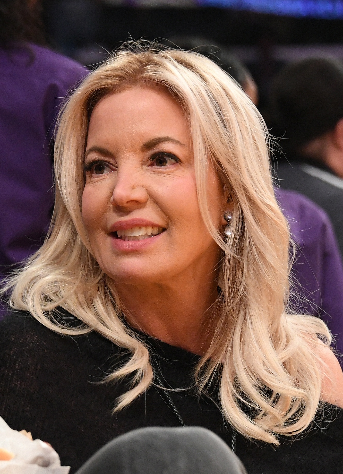 阿姨良心??珍妮留任是為了讓她雇的那些人的合同平穩(wěn)走完