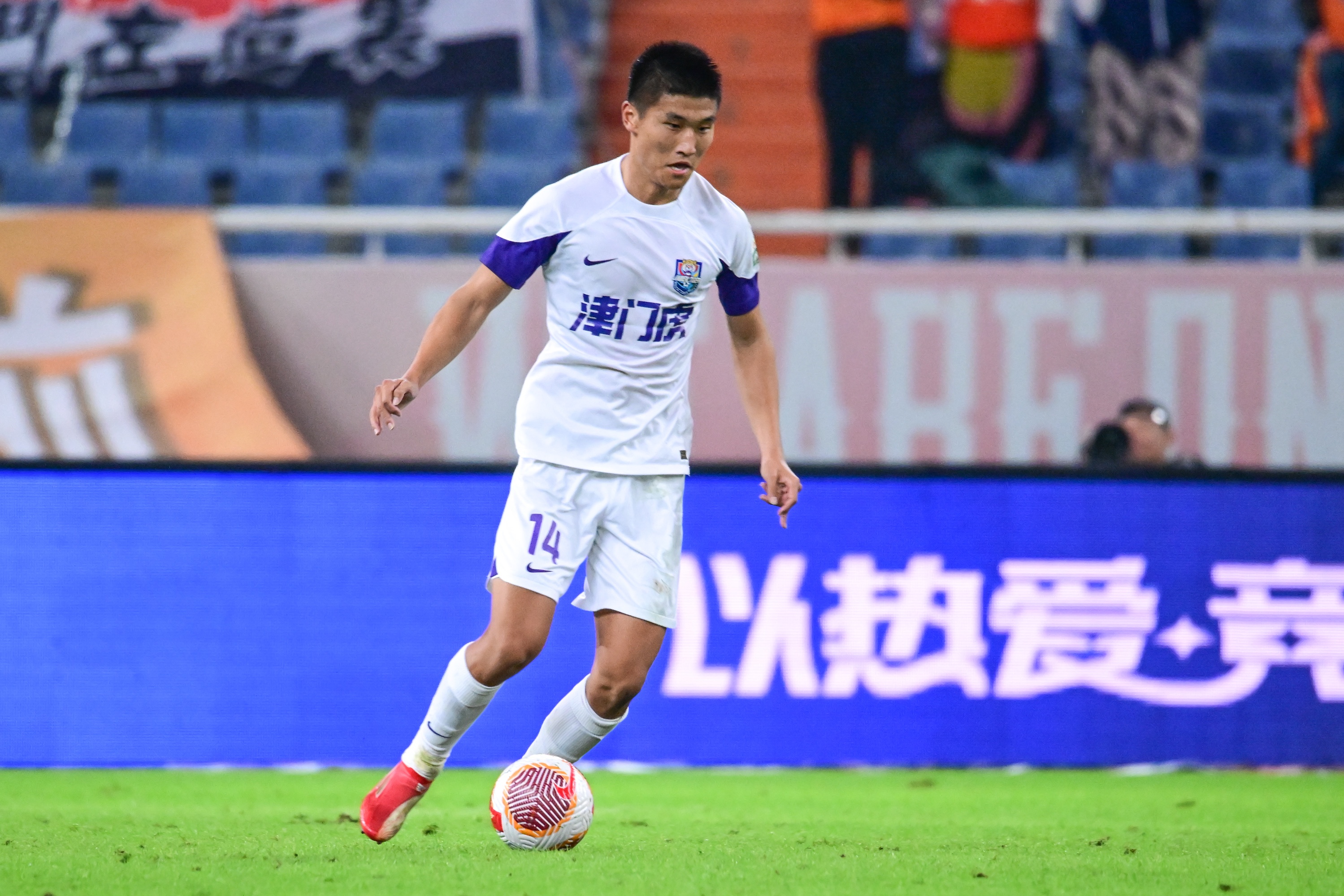 記者談黃嘉輝請假：生活小事不會輕易告假離隊(duì)，歸來后多給他鼓勵