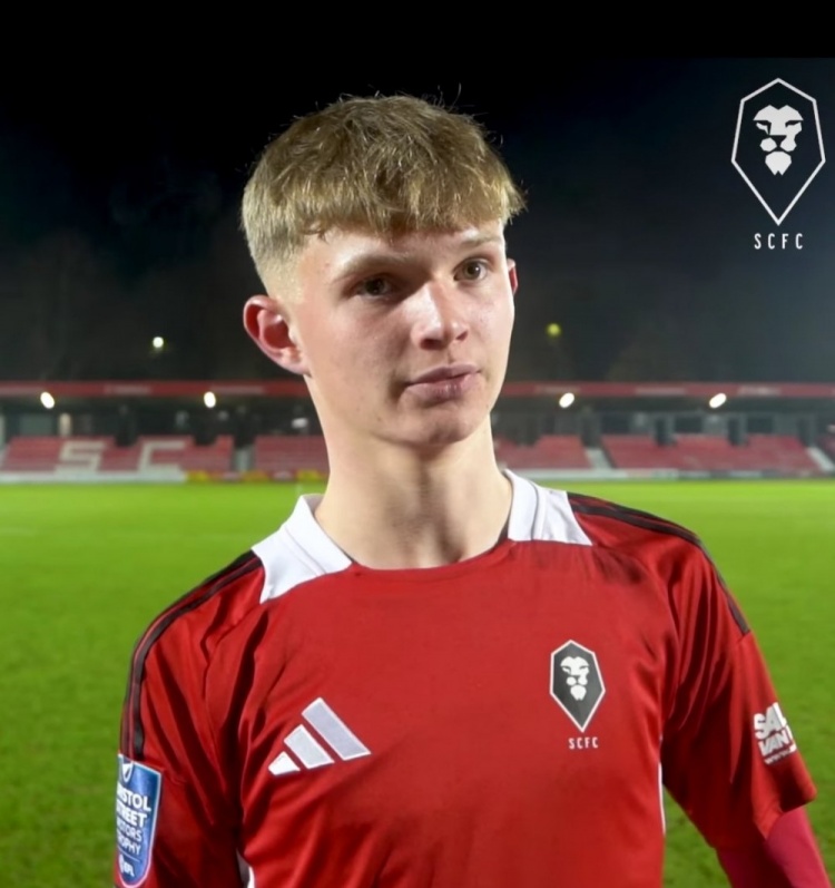 記者：利物浦多次報(bào)價(jià)17歲前鋒賴特，想搶在曼城阿森納之前簽下他