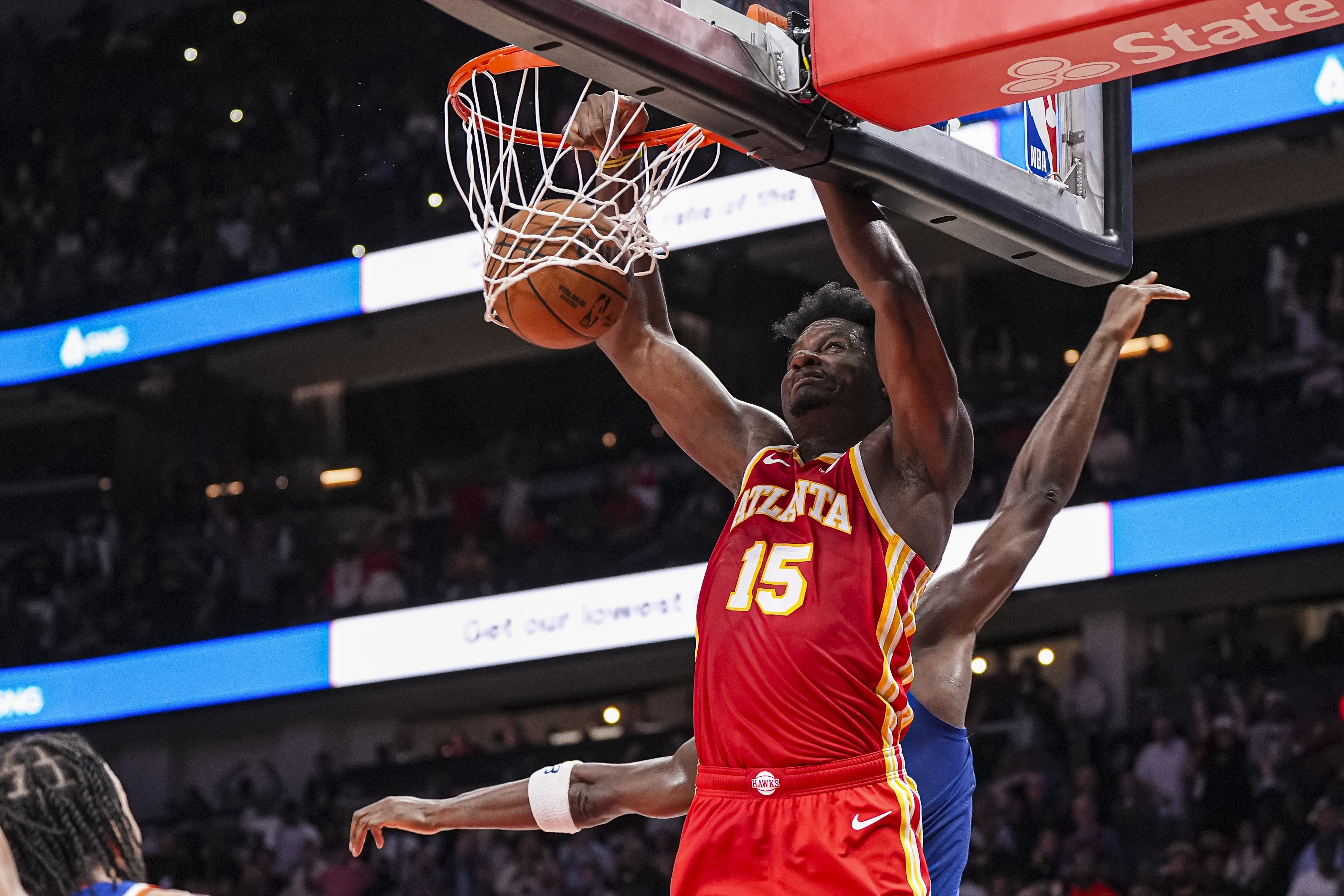 露天看臺：湖人可能會用他們的迷你中產特例簽下卡佩拉