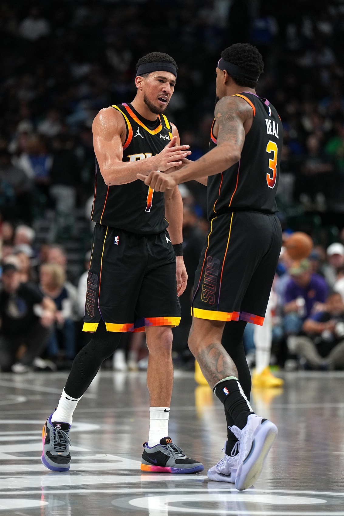 籃球是長人運(yùn)動(dòng)??？交易達(dá)成后 太陽現(xiàn)有陣容后衛(wèi)多達(dá)10位！