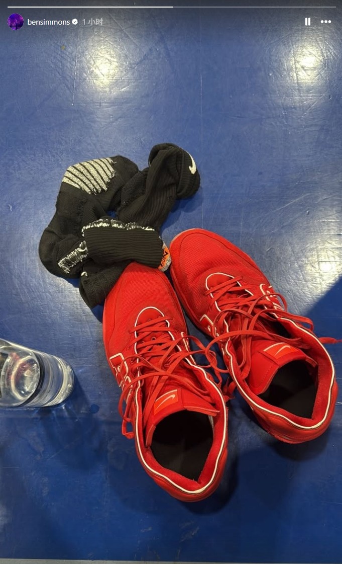 本人仍未出鏡??本西再次曬出訓(xùn)練動態(tài) 照片只有球鞋和襪子