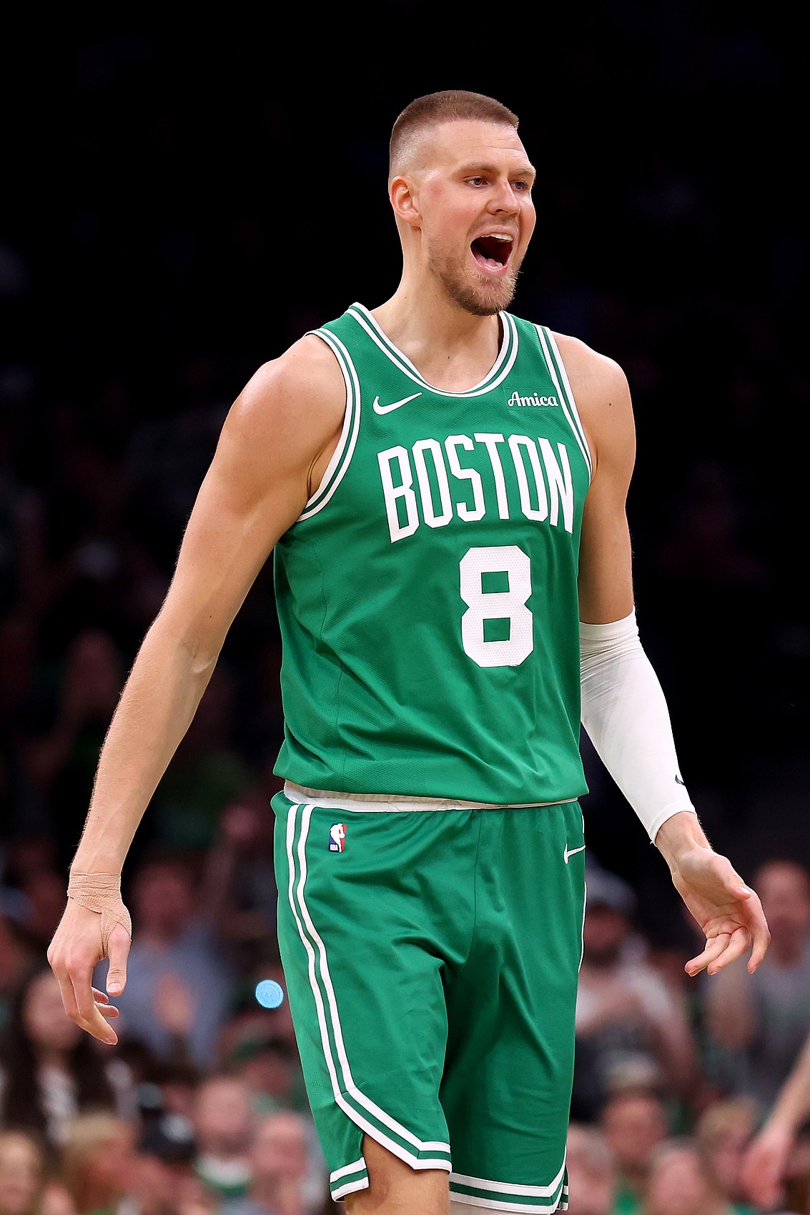 四個(gè)字評(píng)價(jià)一下？??波爾津吉斯在三方交易中被送去老鷹