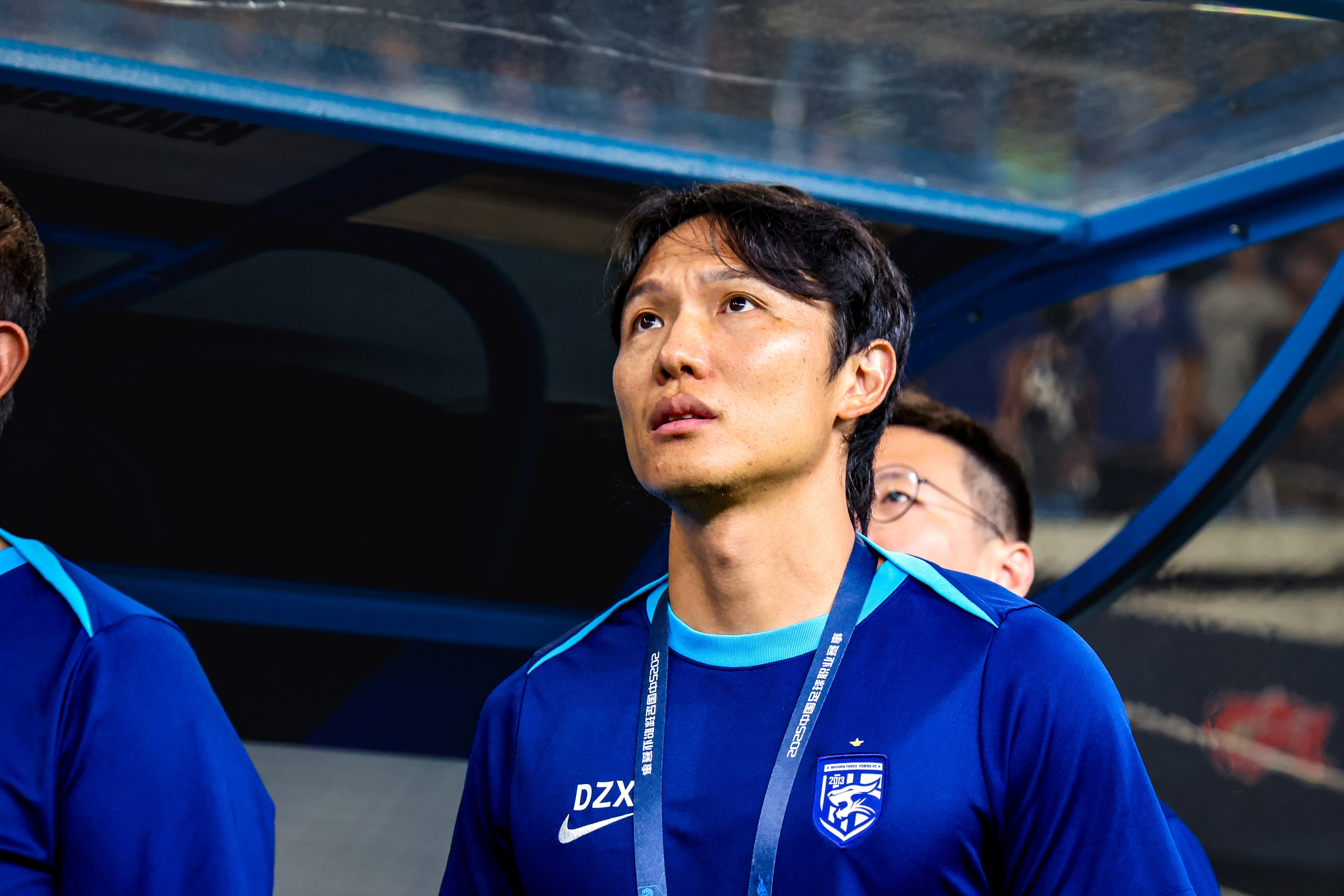 鄧卓翔：罰下一人讓翻盤難度加大，滿意少一人展現(xiàn)出的拼搏精神