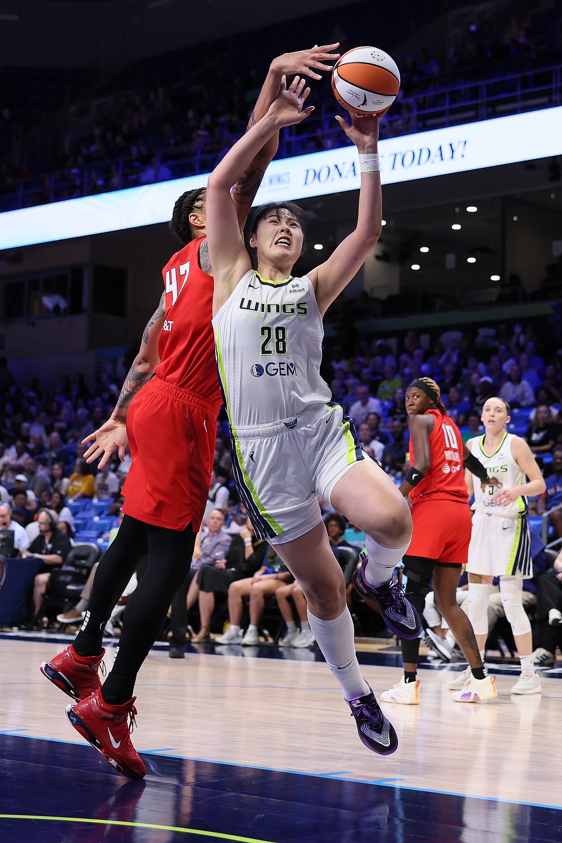 李月汝：格里娜是WNBA中最好的內(nèi)線球員 能和她交手我很興奮