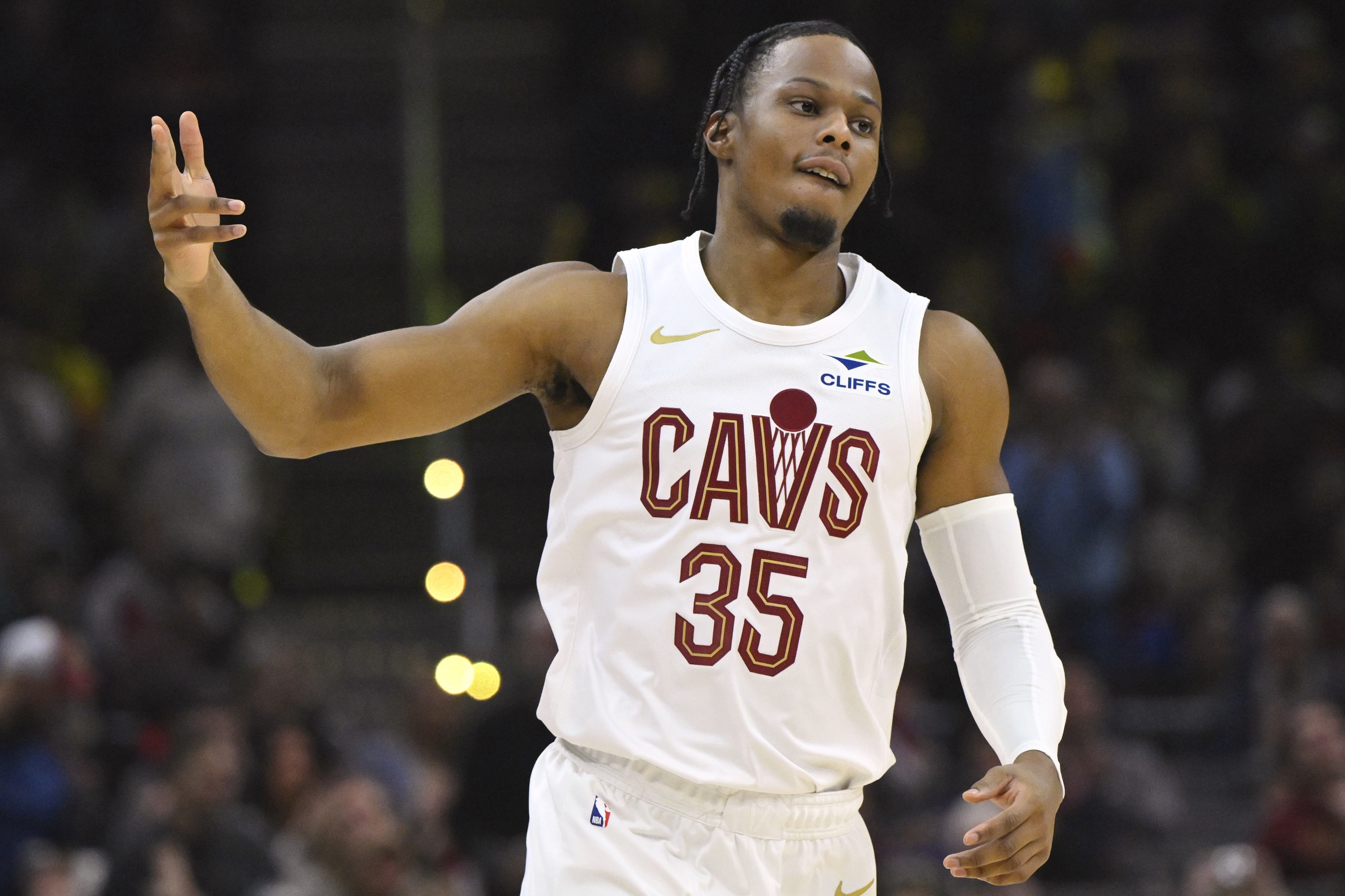 被交易至公牛！奧科羅騎士生涯場(chǎng)均得到8分2.8籃板1.6助攻