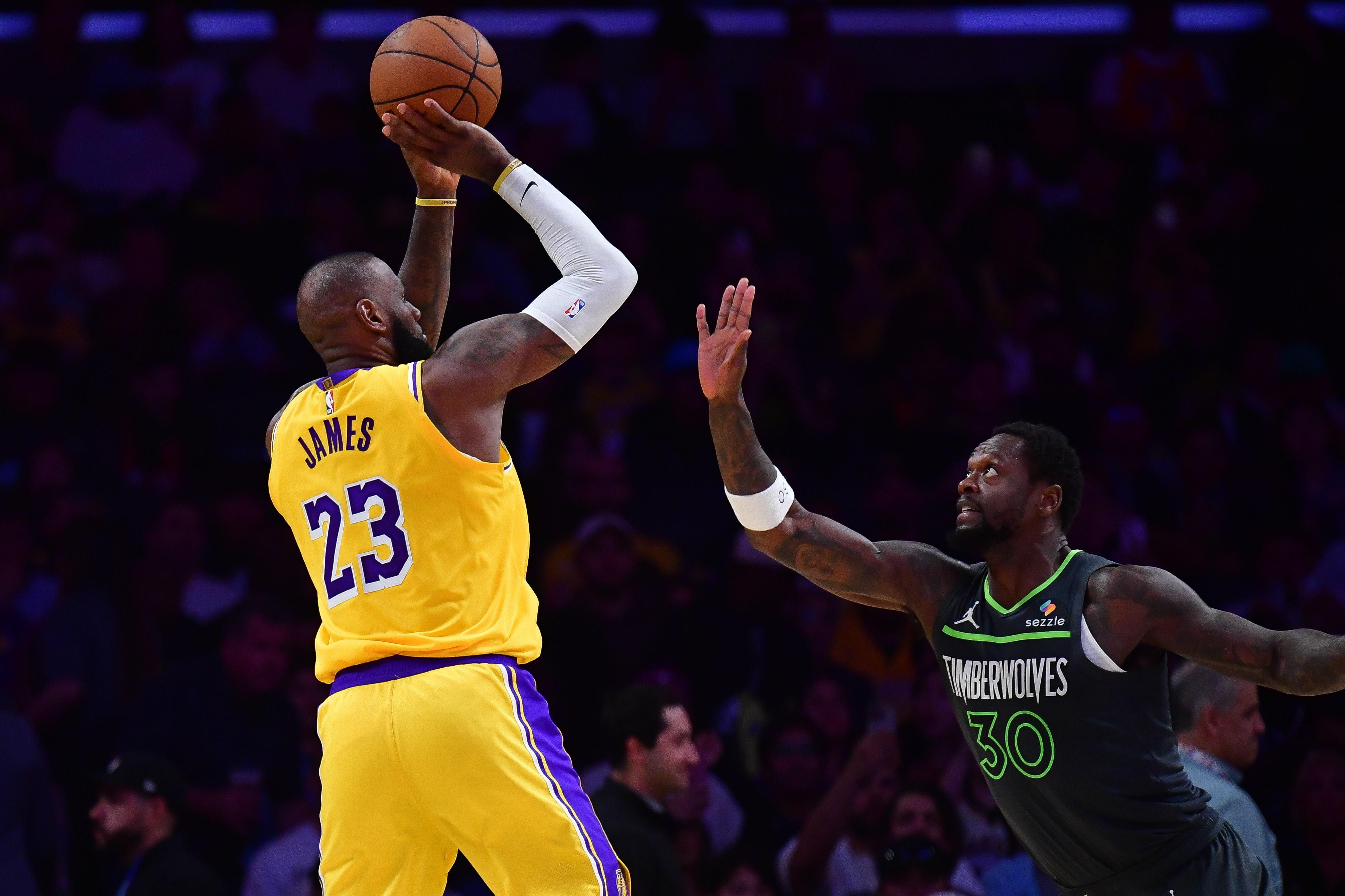 史上首個23賽季??Shams：詹姆斯執(zhí)行下賽季5260萬的球員選項！