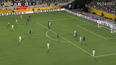 多庫突破后將球掃到禁區(qū)，門前哈蘭德包抄稍慢了一點(diǎn)