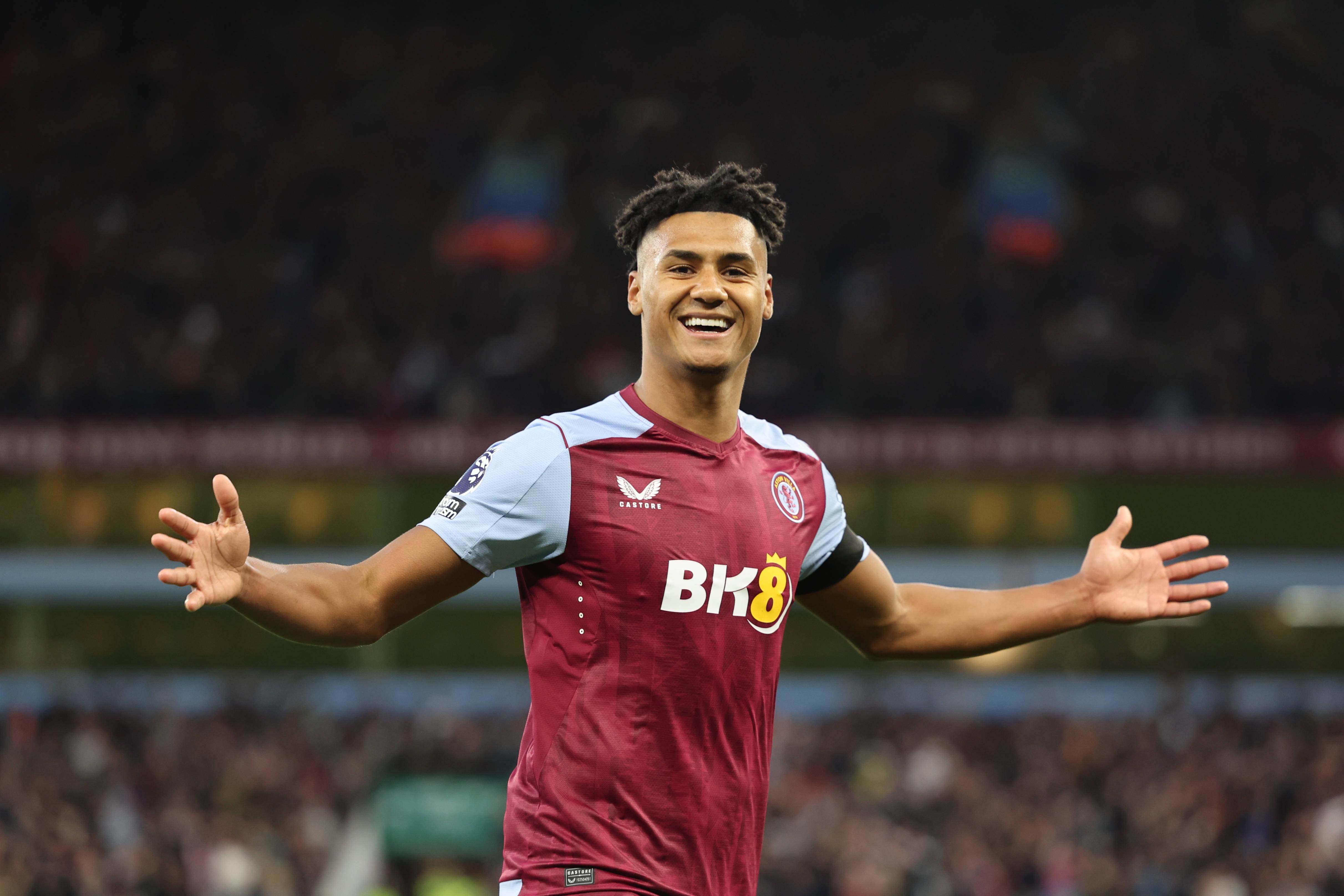 TA：曼聯(lián)初步詢問(wèn)維拉前鋒沃特金斯，以防霍伊倫今夏離隊(duì)