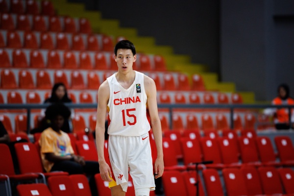 媒體人：中國男籃U19打的全是自己不擅長(zhǎng)的東西 防守簡(jiǎn)直不忍直視