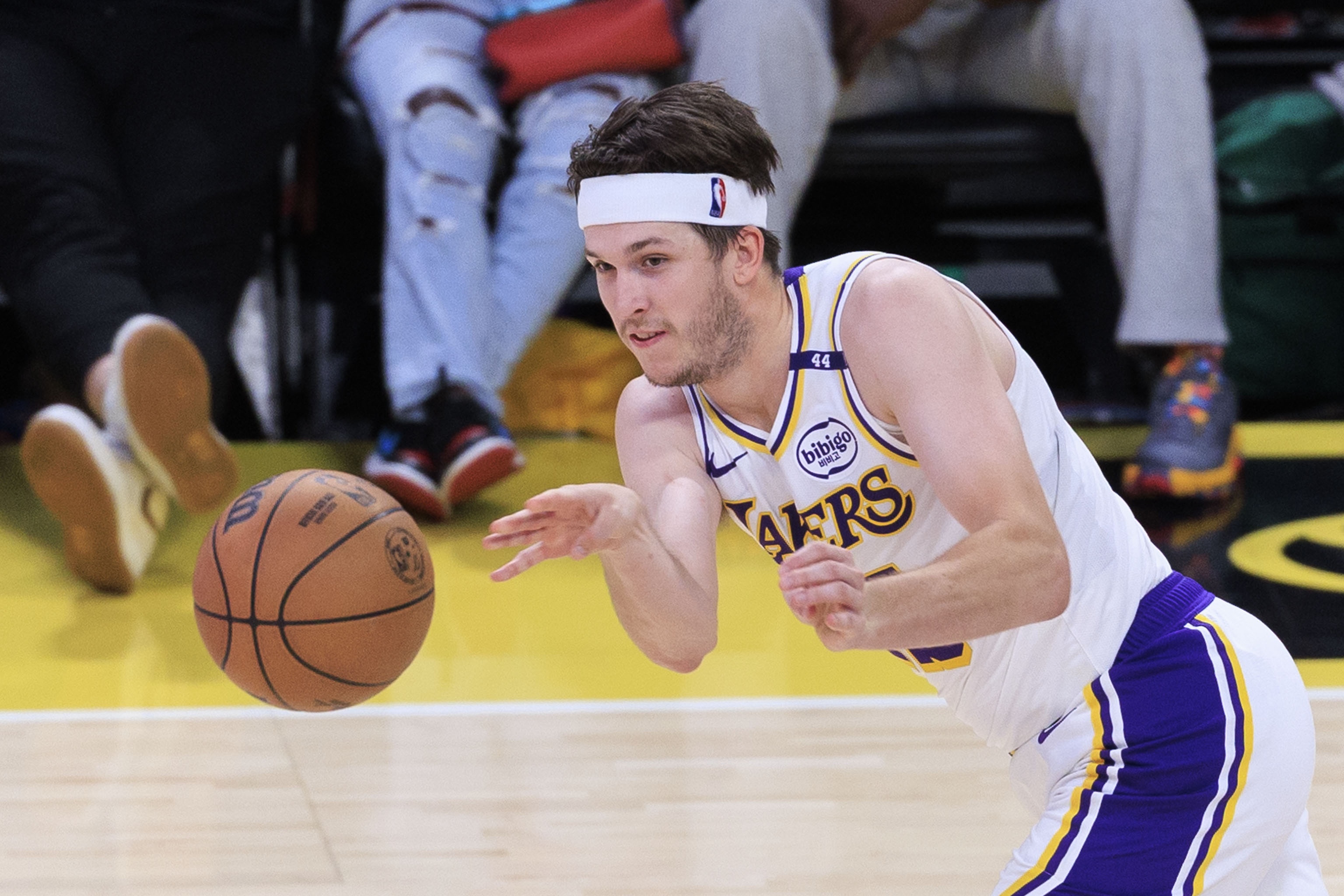 留著？TA湖記：湖人并沒有打電話去衡量里夫斯的交易價值