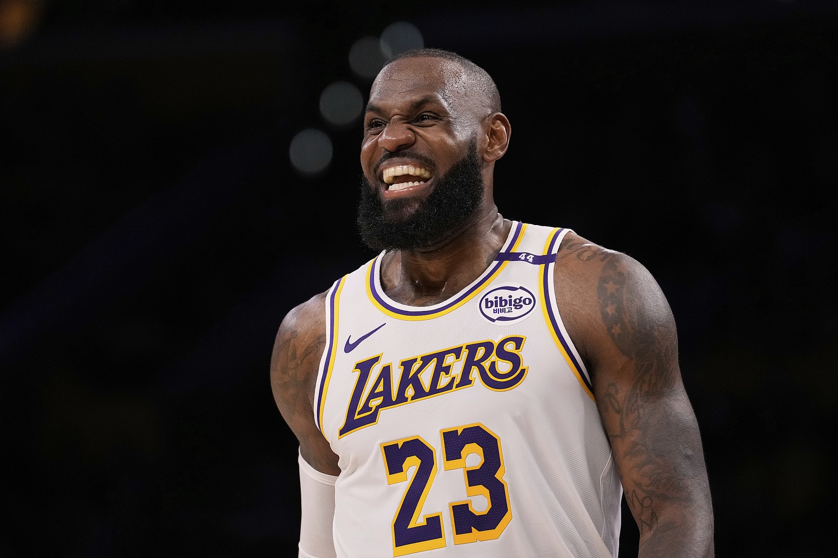 Shams：詹姆斯將優(yōu)先考慮現(xiàn)實的爭冠機會 想以自己的方式結束生涯