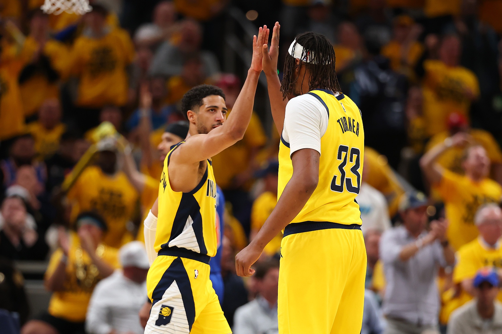 記者感慨：步行者轉(zhuǎn)眼失去了哈利伯頓和特納 東部一片混亂