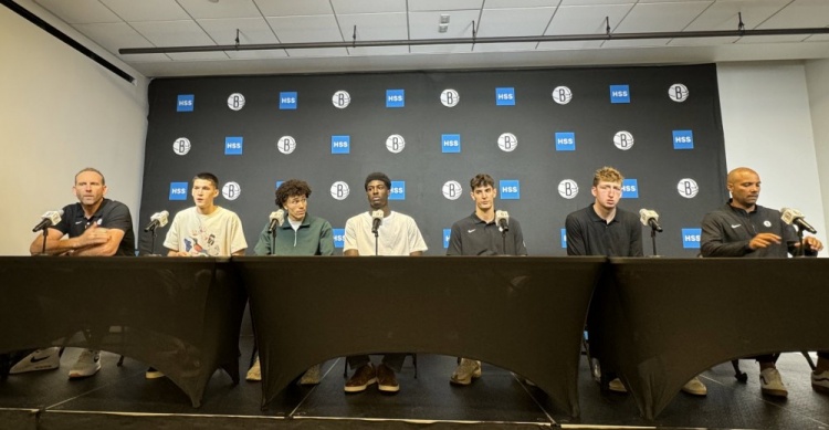 少一張都不行??籃網(wǎng)給五個(gè)首輪秀開發(fā)布會(huì) 拼三個(gè)桌子才夠坐