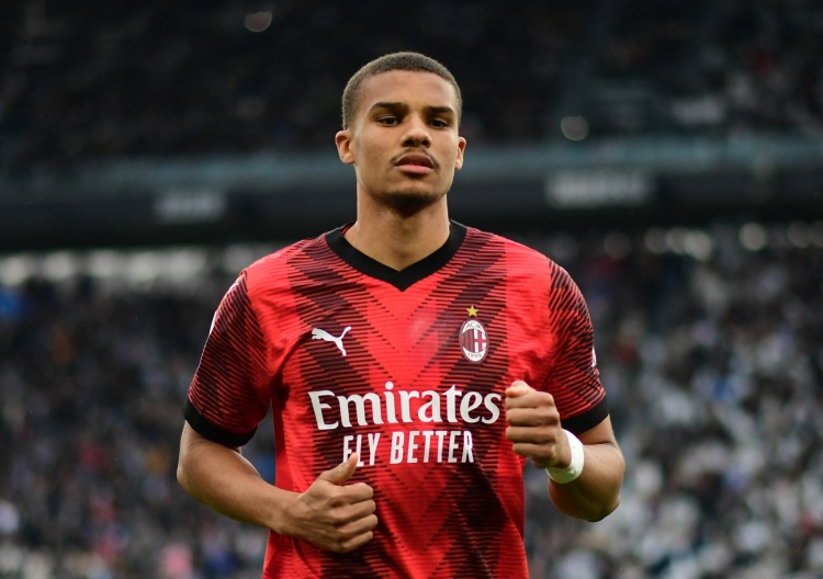 斯基拉：佳夫仍未同意加盟科莫，轉會交易處于停滯狀態(tài)