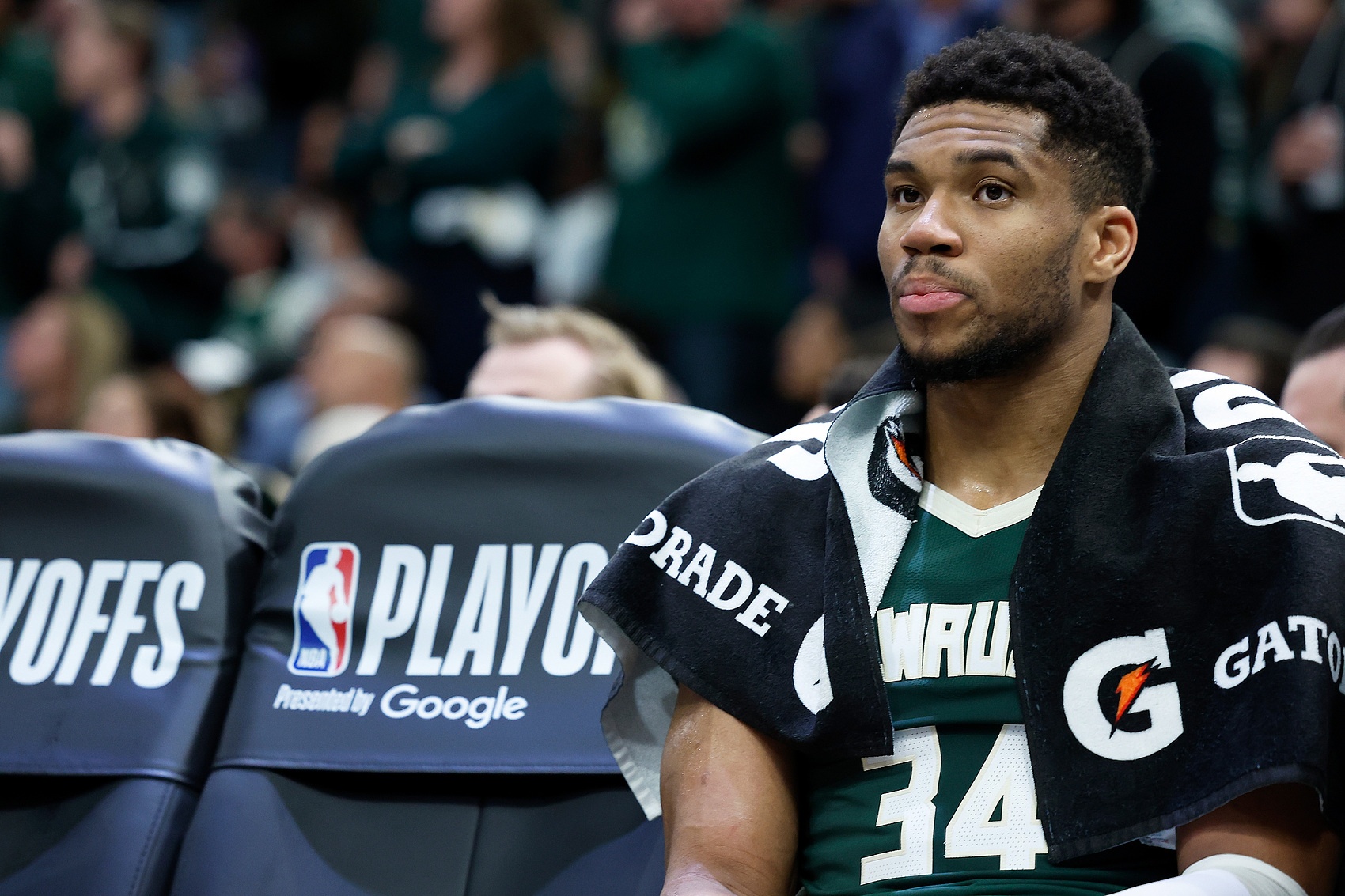 段冉：雄鹿的這一套陣容還是很難與西部的那幾支球隊(duì)抗衡