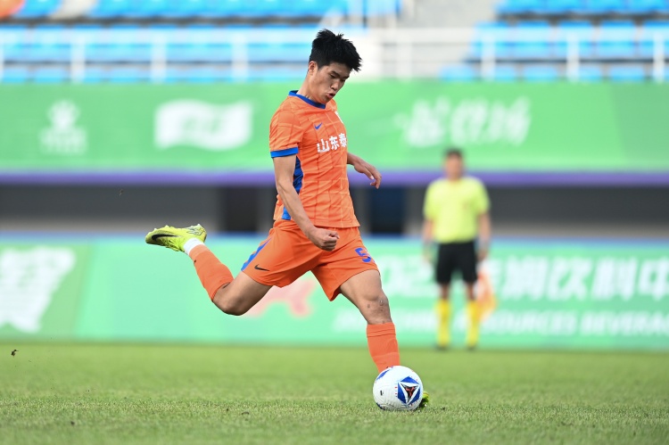 19歲帶刀中衛(wèi)！泰山B隊(duì)彭嘯再次雙響，目前已進(jìn)6球列射手榜前五