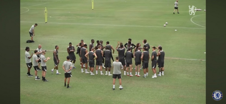 記者：新援佩德羅現(xiàn)身邁阿密切爾西訓(xùn)練陣容中，正進(jìn)行入隊(duì)儀式