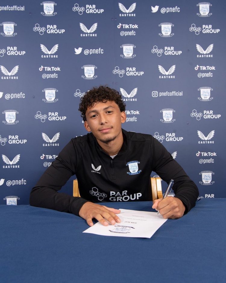 鏡報(bào)：切爾西簽下普雷斯頓解約球員基安-貝斯特，19歲踢左后衛(wèi)