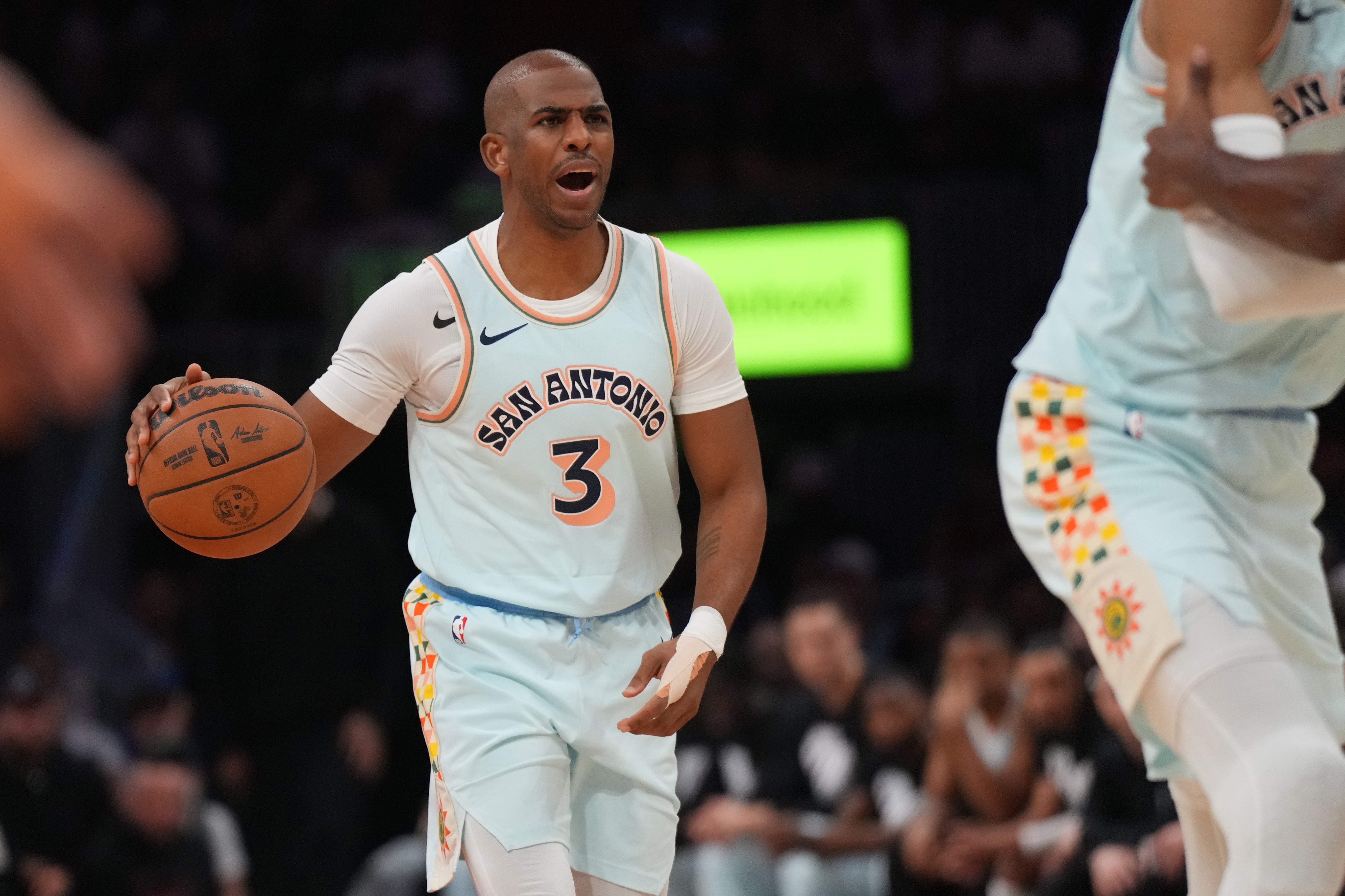 船記：保羅來快船打替補(bǔ)有很大的優(yōu)勢(shì) 但理解他想打首發(fā)的愿望