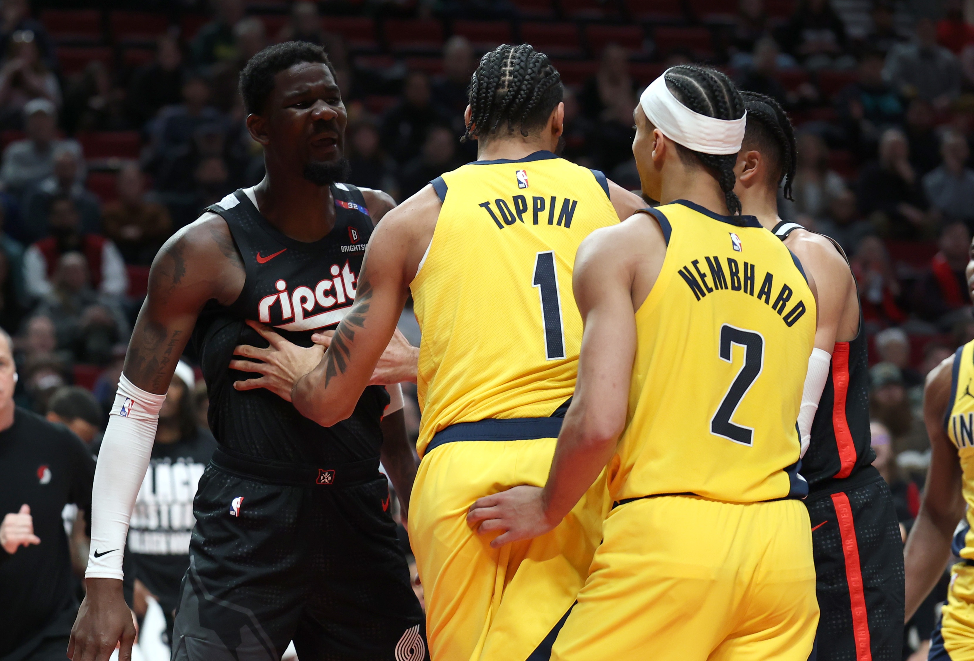 TA：接近艾頓的消息人士表示步行者是艾頓考慮的潛在下家之一