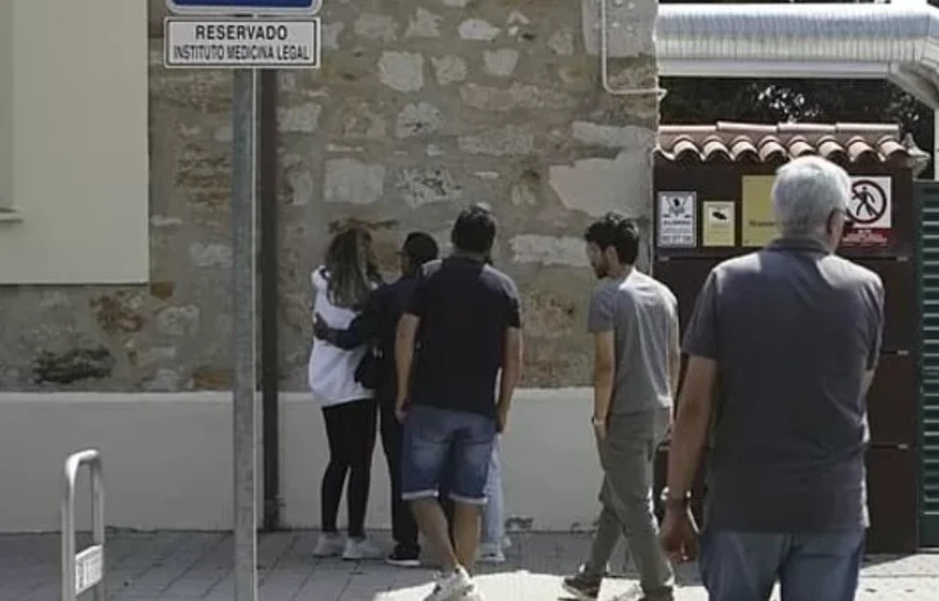 悲痛至極！若塔妻子被人攙扶著離開法醫(yī)研究所，經(jīng)紀人門德斯現(xiàn)身