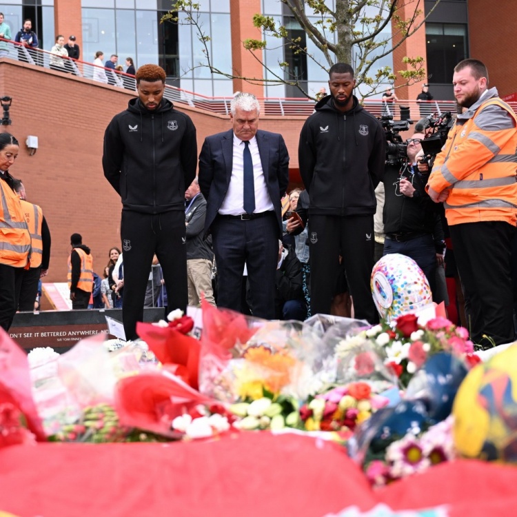 埃弗頓派代表到安菲爾德吊唁若塔，利物浦官推表示感謝