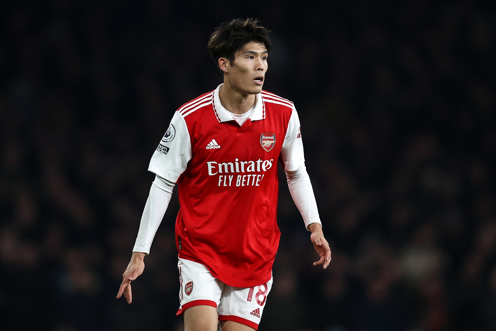 記者：富安健洋防線每個位置都表現(xiàn)很好，這樣結(jié)束槍手生涯太可惜