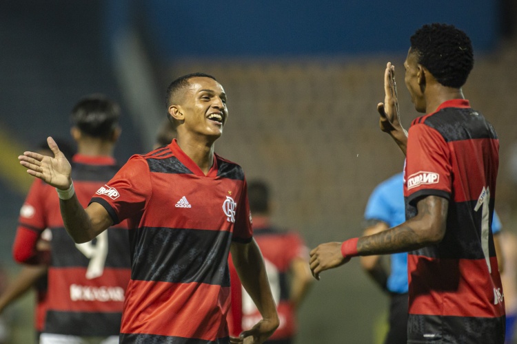 迪馬：羅馬就右后衛(wèi)韋斯利和弗拉門戈進行接觸，埃弗頓也可能競爭