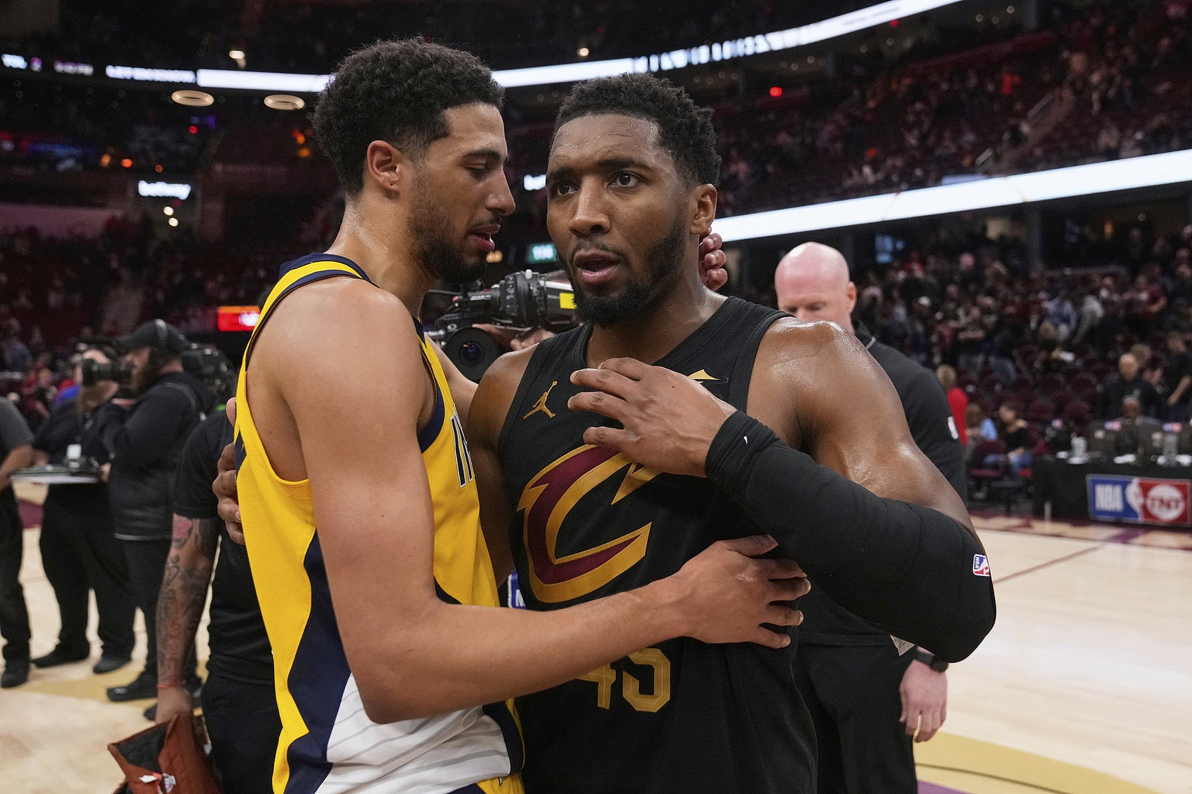 波普：米切爾還不是超級(jí)巨星 對(duì)哈利伯頓我也還不確定