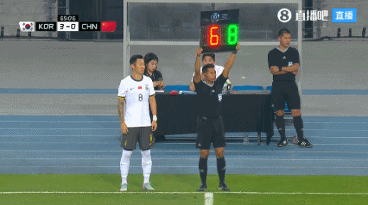 后腰對位調(diào)整！第65分鐘徐新替補登場，換下黃政宇