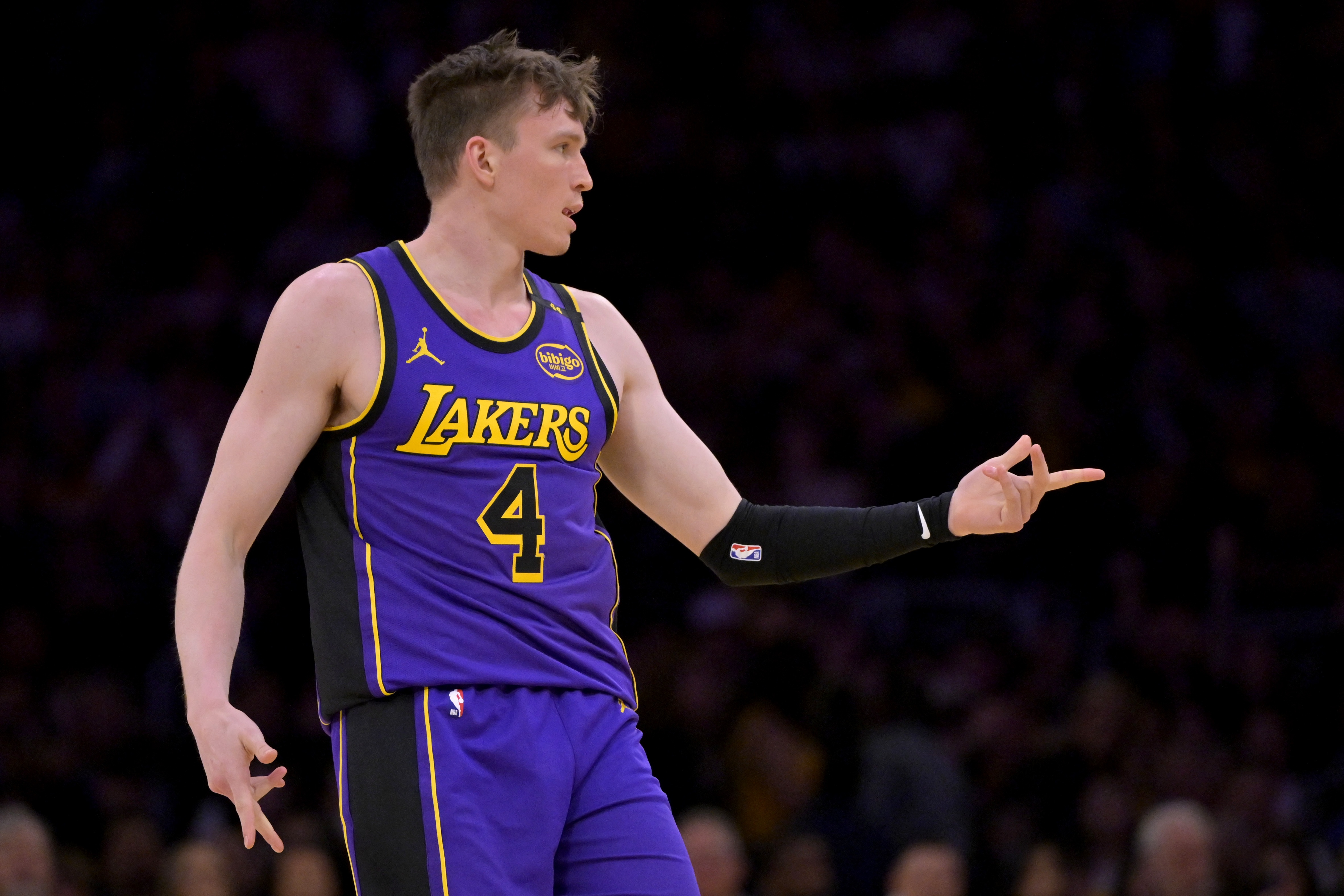 毫無狀態(tài)！克內(nèi)克特7中2僅拿4分出現(xiàn)4失誤 三分3中0