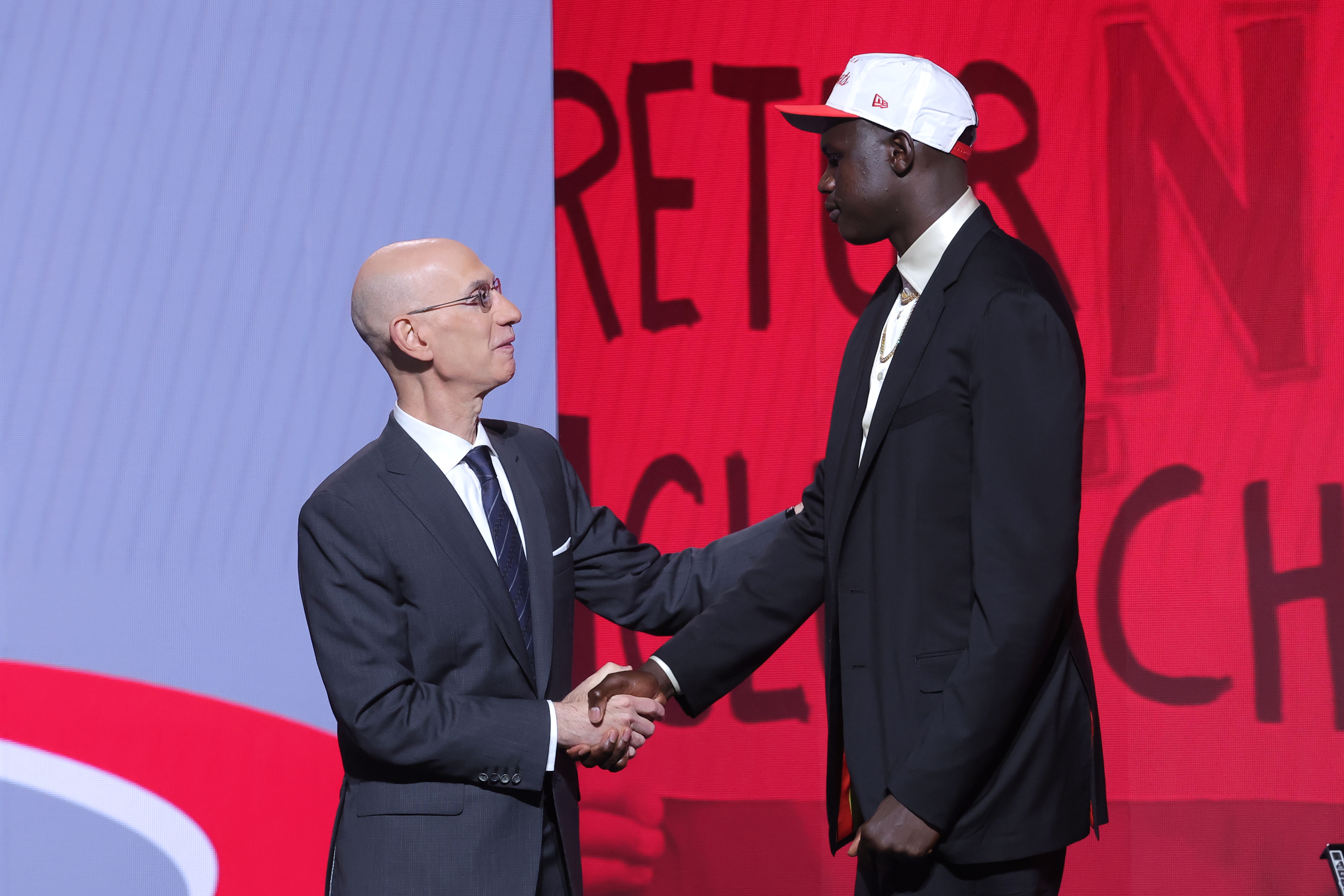 太陽GM：馬盧阿奇是天才球員 他具備球場內(nèi)外取得成功的全部要素