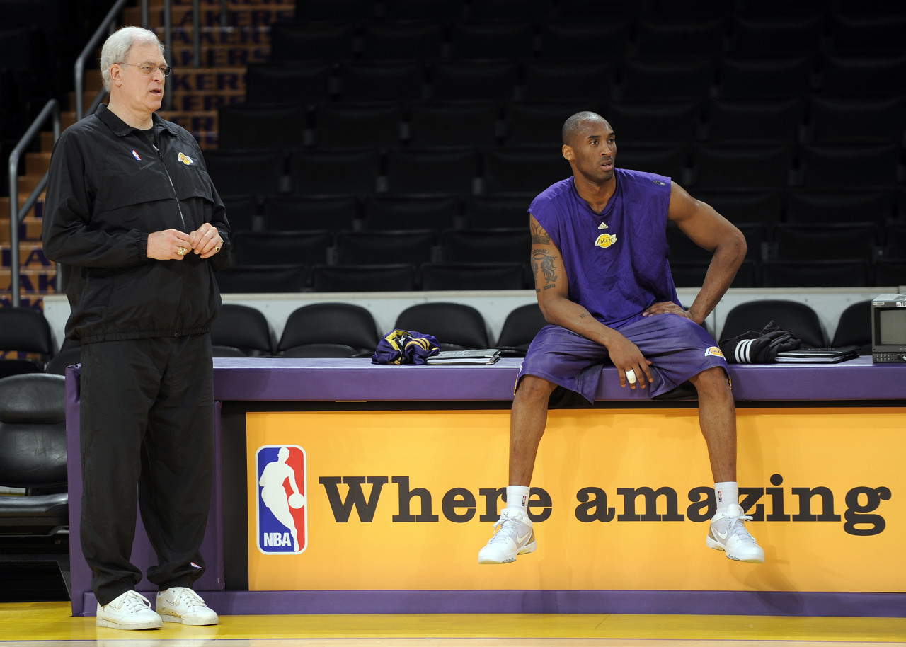 吉姆-杰克遜：06科比不滿教練放任帕克亂打  所以不出手抗議??