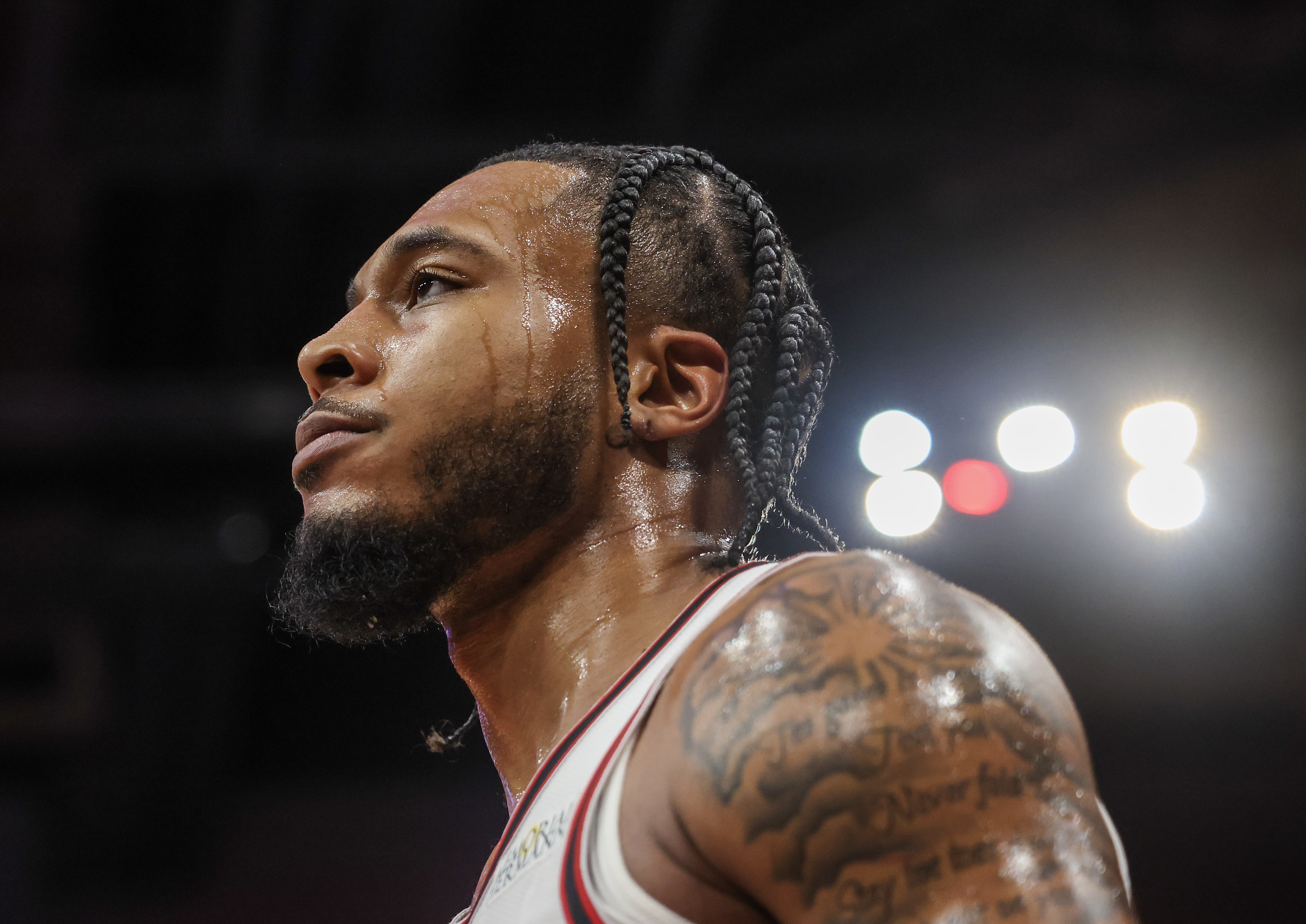 斯通：我們想給惠特摩爾一個(gè)回家鄉(xiāng)的機(jī)會 我們?nèi)韵嘈潘哪芰? 
                                         class=