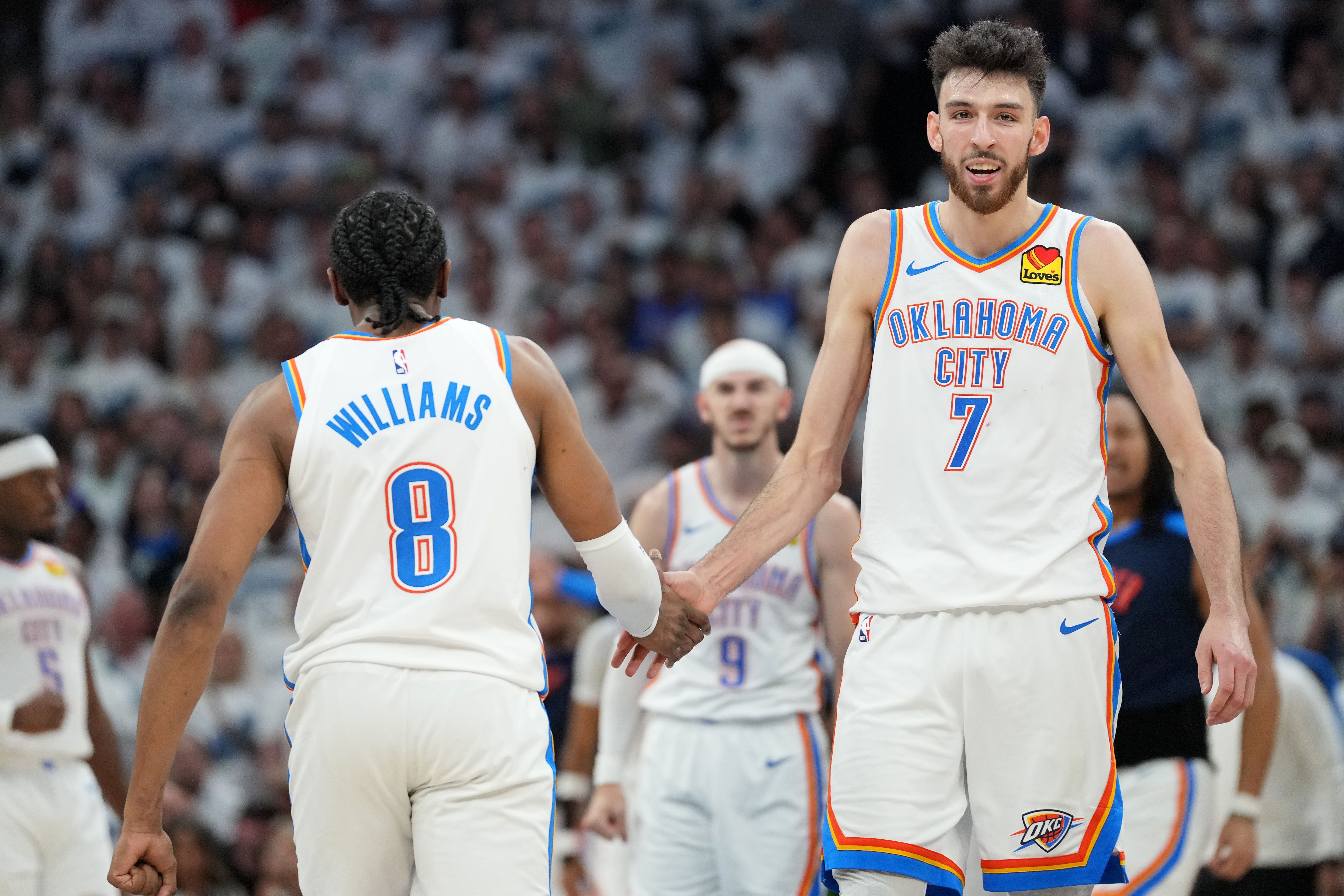 雷霆搞快點(diǎn)??班凱羅是22屆里首個(gè)簽下5年2.39億指定新秀合同的